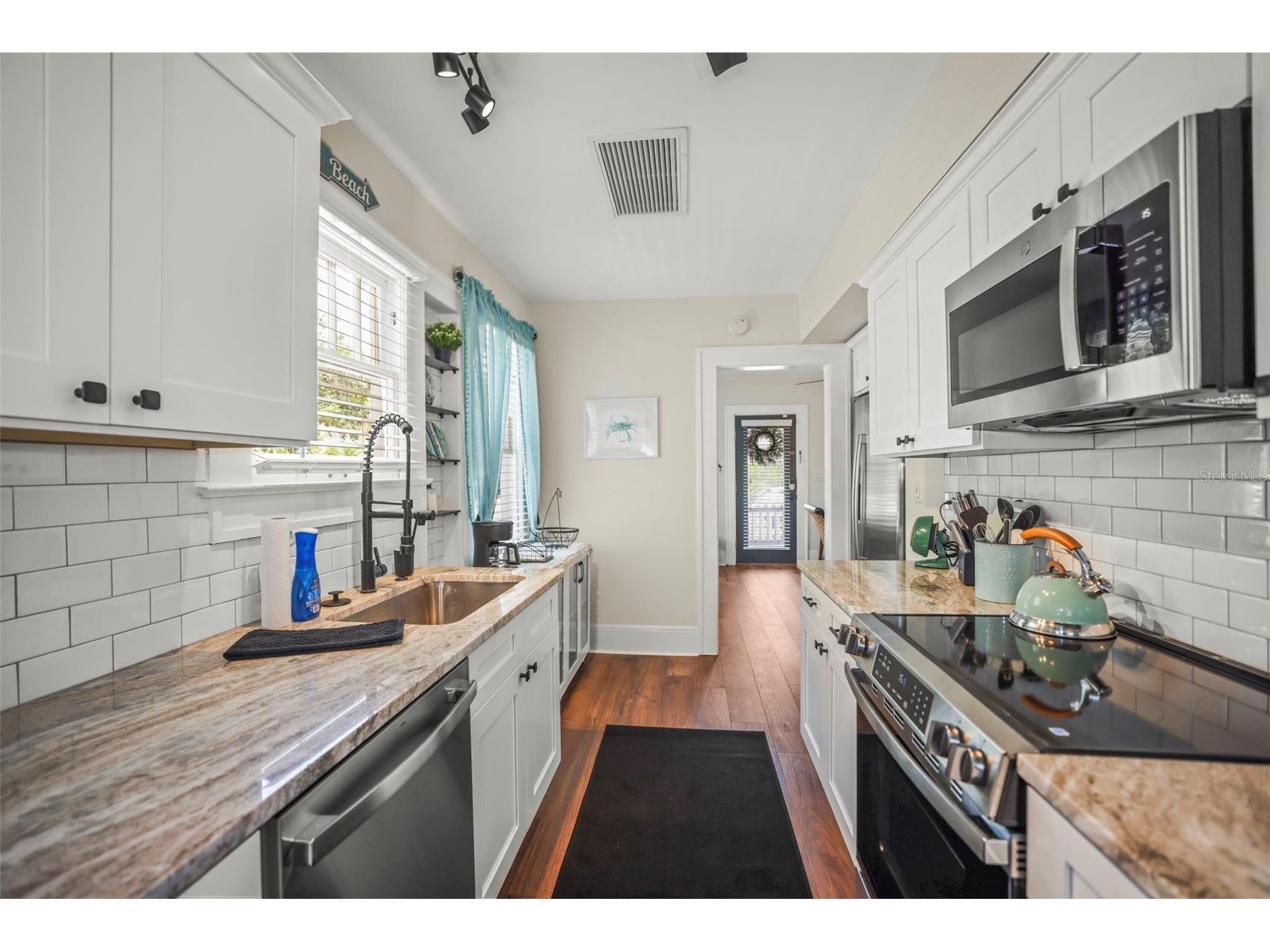 634 6th Street N Saint Petersburg FL 33701 TB8520240 image5