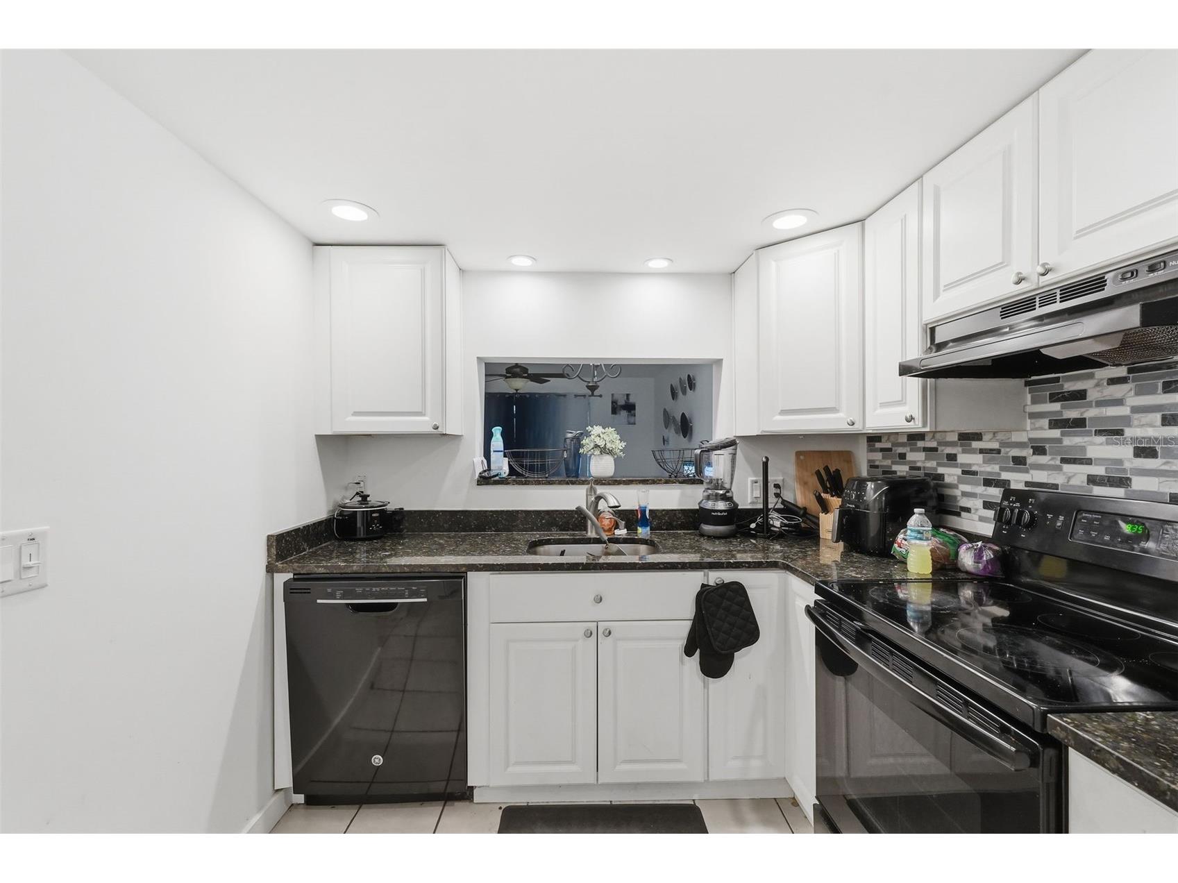 6340 Newtown Circle #40A2 Tampa FL 33615 - OLD TAMPA BAY VIA CANAL SYSTEM W7884619 image7