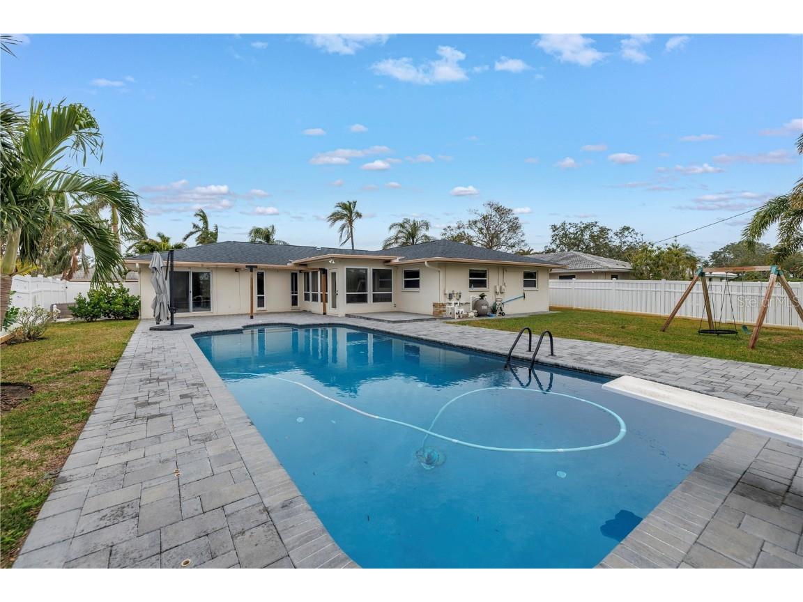 6345 Tanglewood Drive NE Saint Petersburg FL 33702 TB8347487 image1