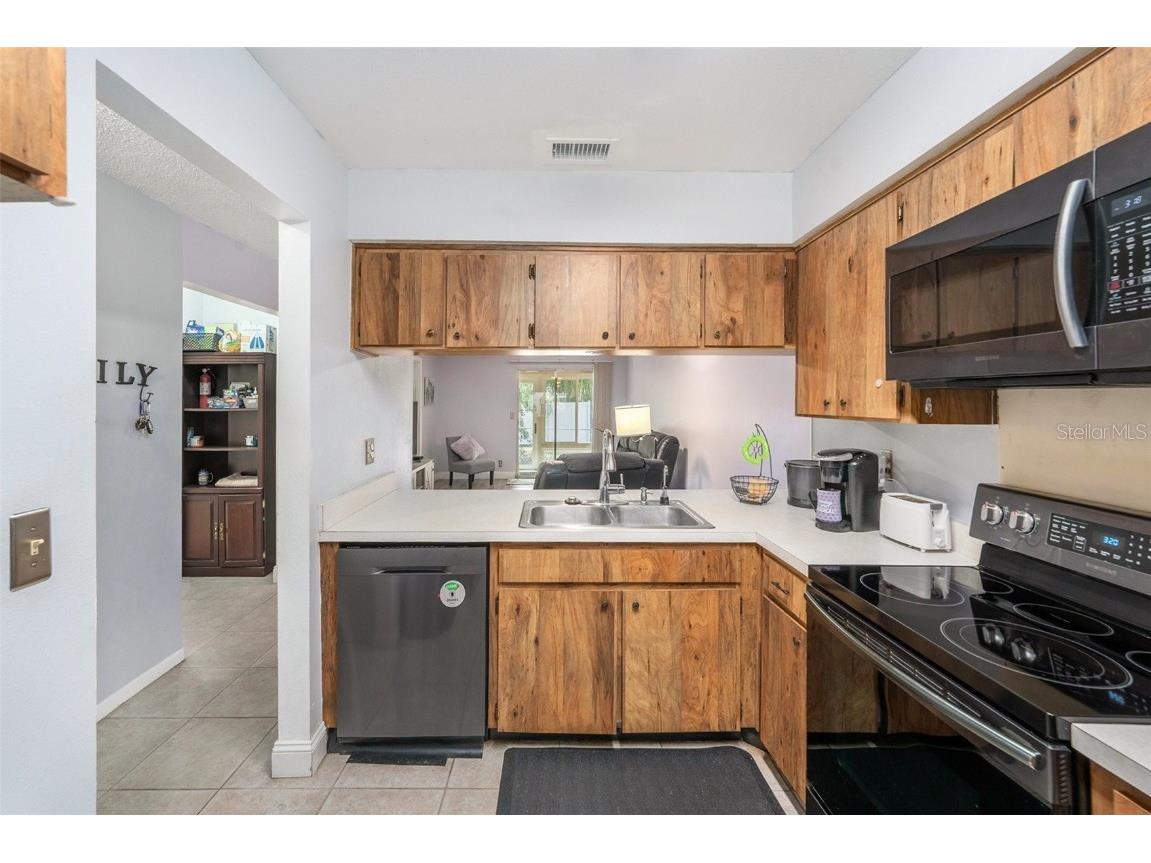 6346 Bonnie Bay Circle N Pinellas Park FL 33781 - DRAINAG CREEK TB8394131 image5