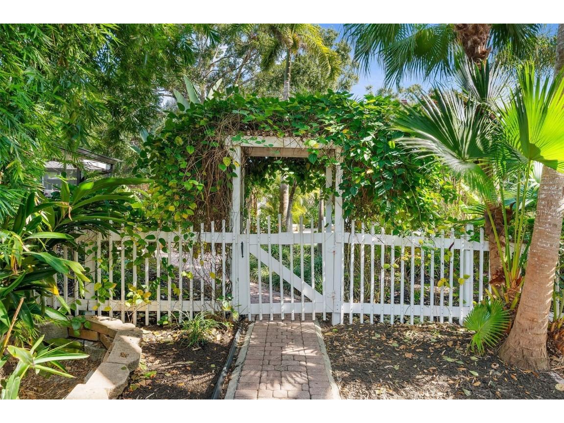 6349 Ravenwood Way Sarasota FL 34243 A4674355 image50