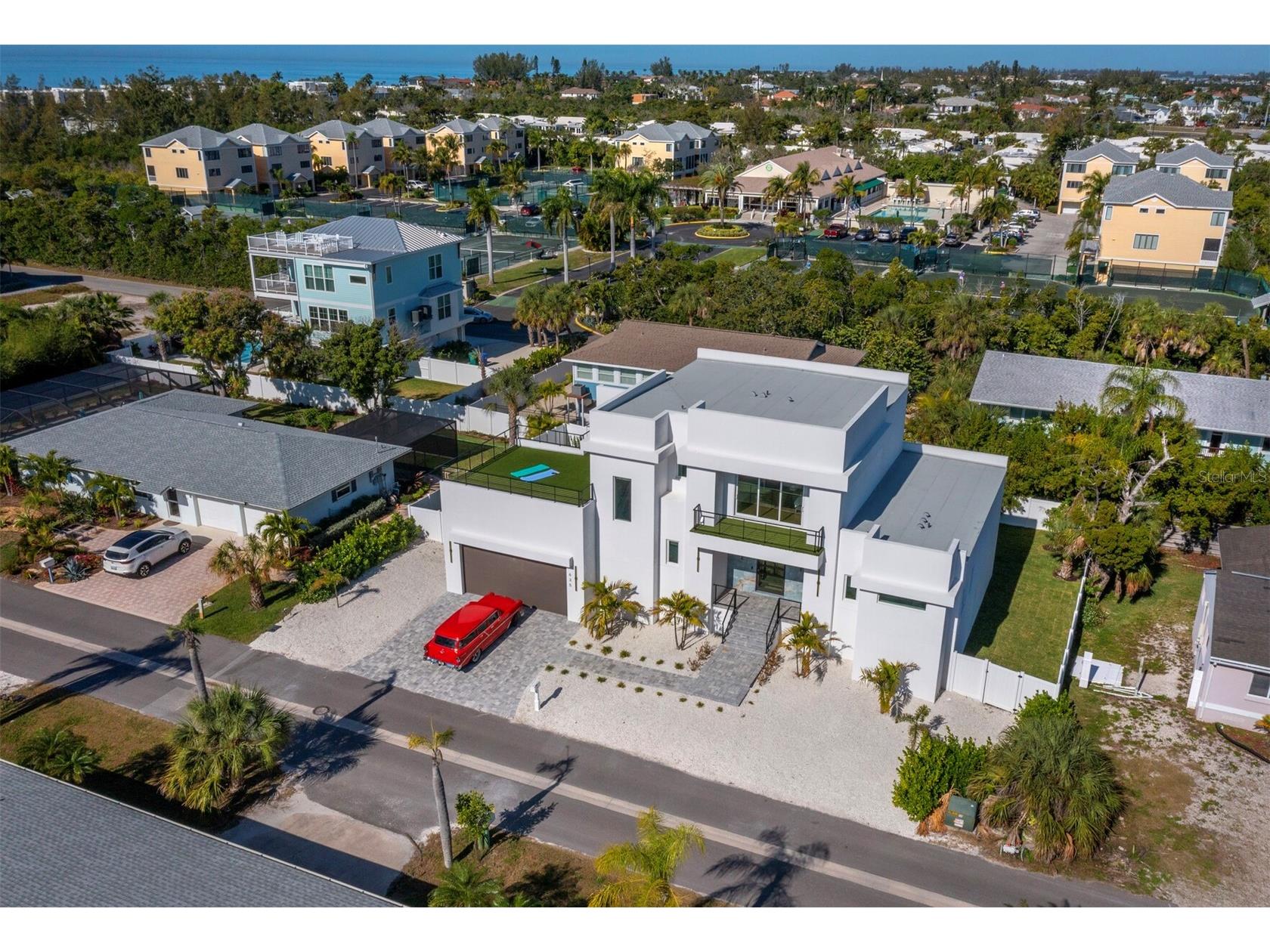 635 Jungle Queen Way Longboat Key FL 34228 A4679064 image1