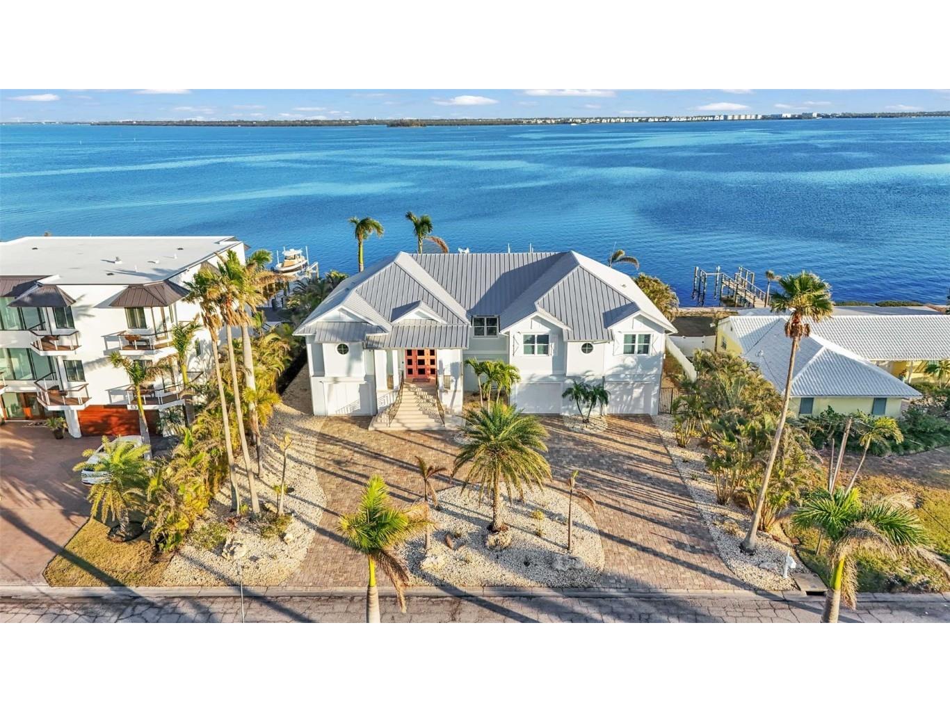 635 Key Royale Drive Holmes Beach FL 34217 - TAMPA BAY/ANNA MARIA SOUND A4635692 image1