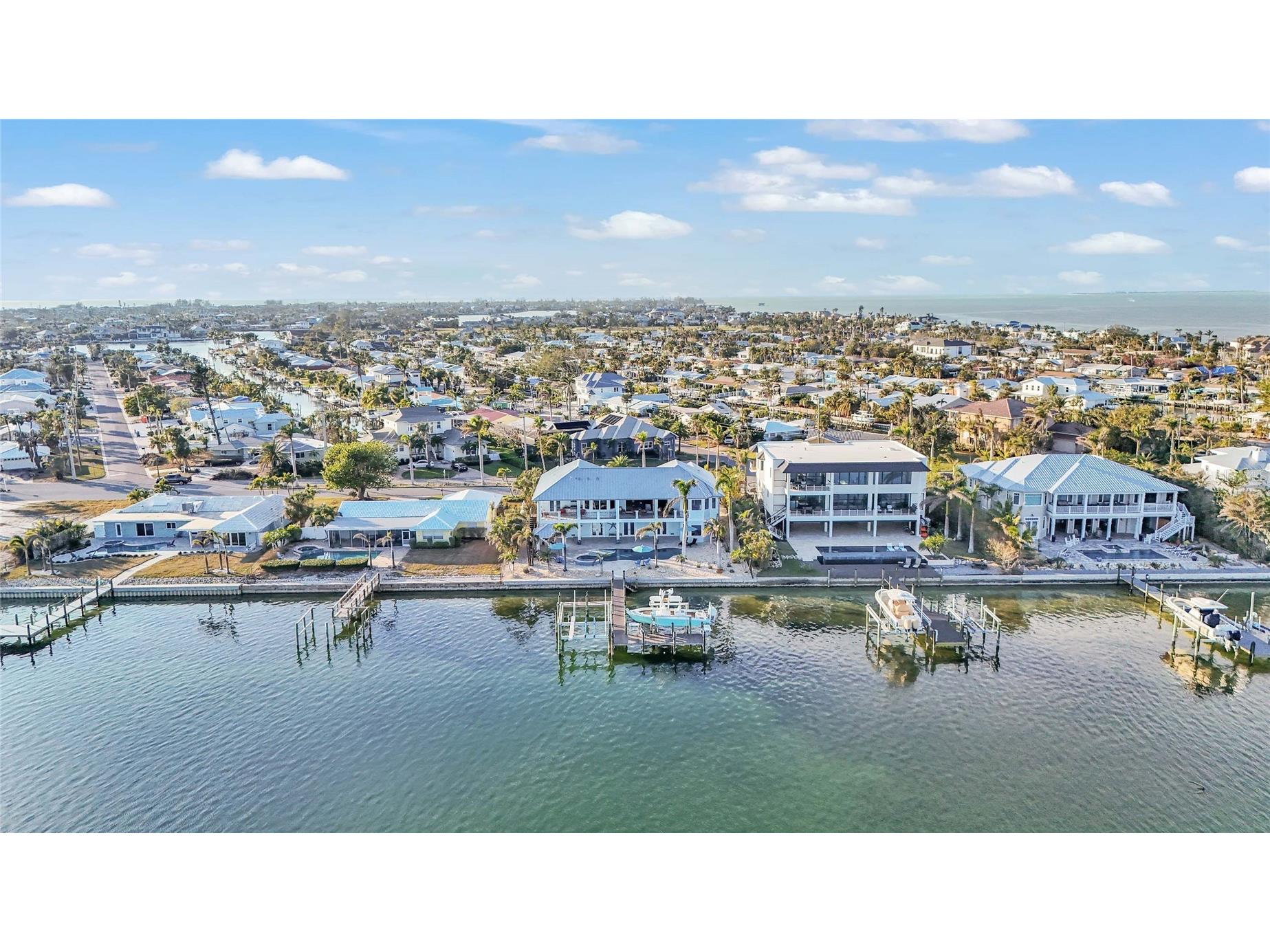 635 Key Royale Drive Holmes Beach FL 34217 - TAMPA BAY/ANNA MARIA SOUND A4687421 image11