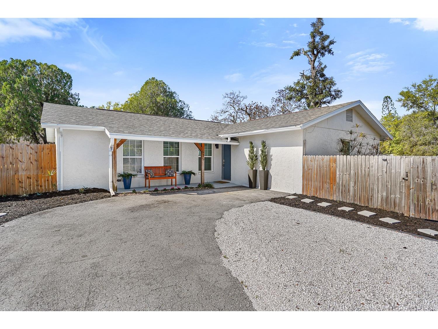 635 Melody Circle Sarasota FL 34237 A4682047 image1