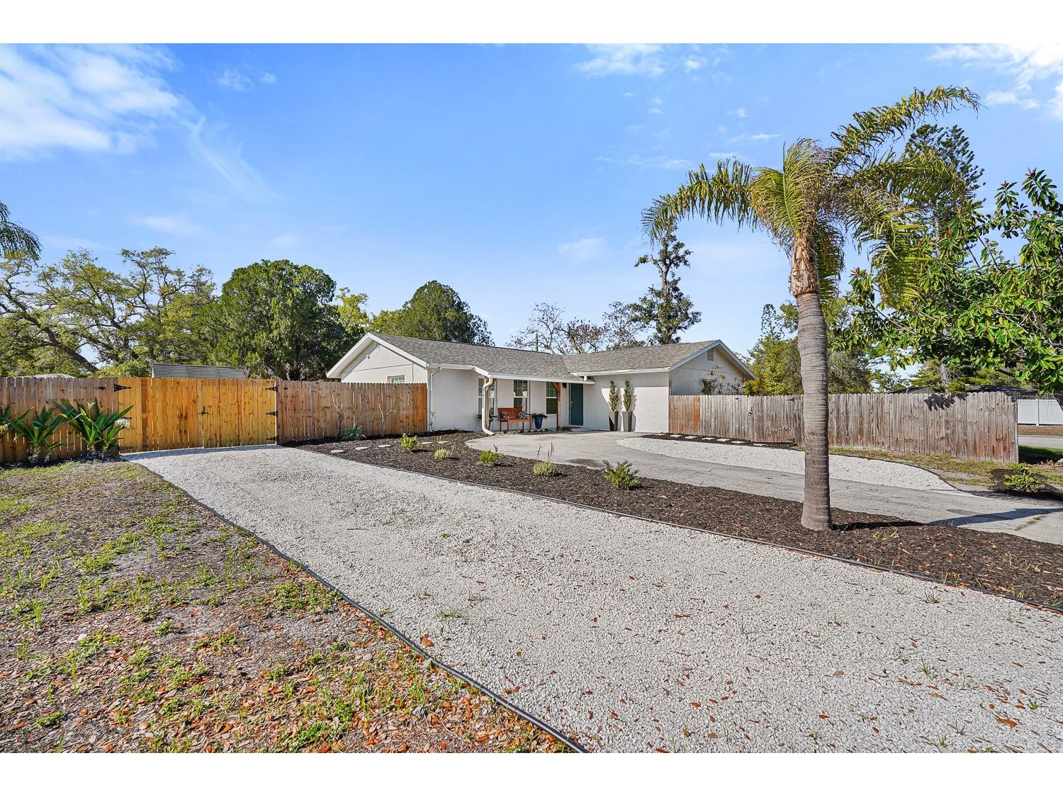 635 Melody Circle Sarasota FL 34237 A4682047 image2