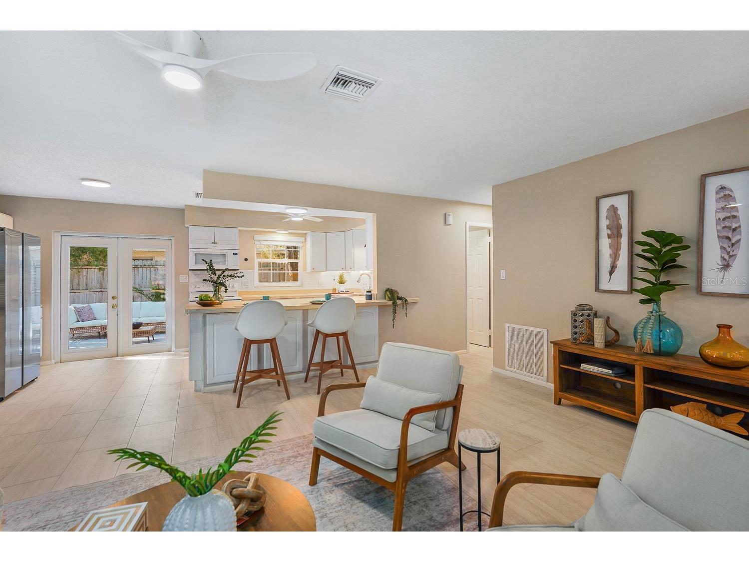635 Melody Circle Sarasota FL 34237 A4682047 image4