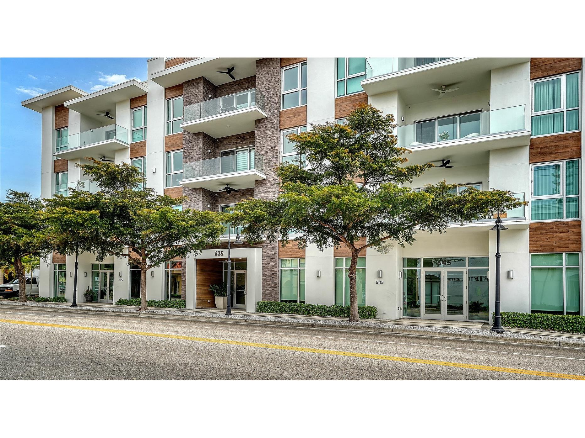 635 S Orange Avenue #301 Sarasota FL 34236 A4682411 image1