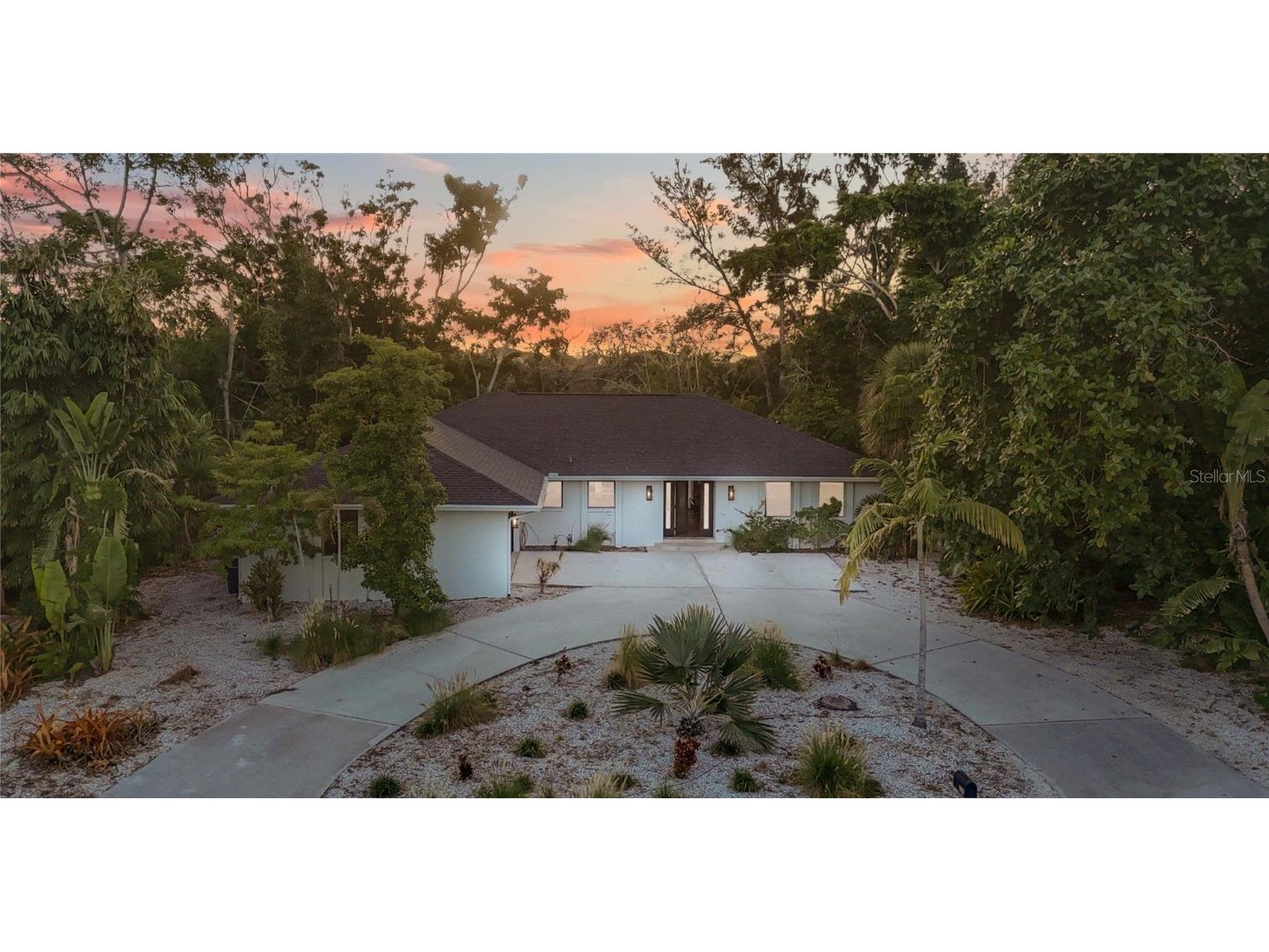 635 Tropical Circle Sarasota FL 34242 A4668594 image1