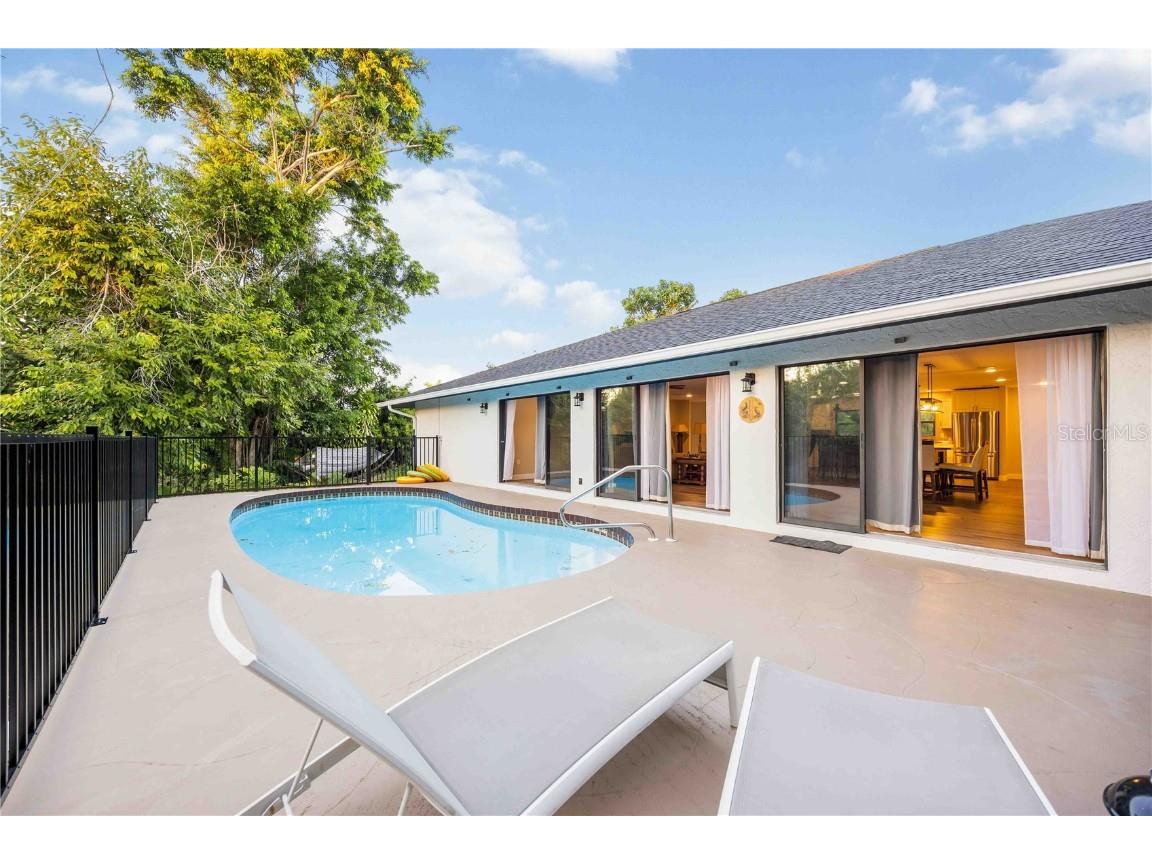 635 Tropical Circle Sarasota FL 34242 A4668594 image12