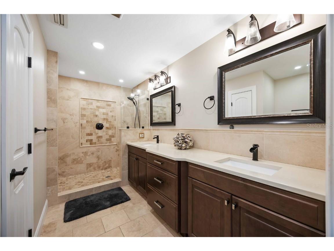 635 Tropical Circle Sarasota FL 34242 A4668594 image17