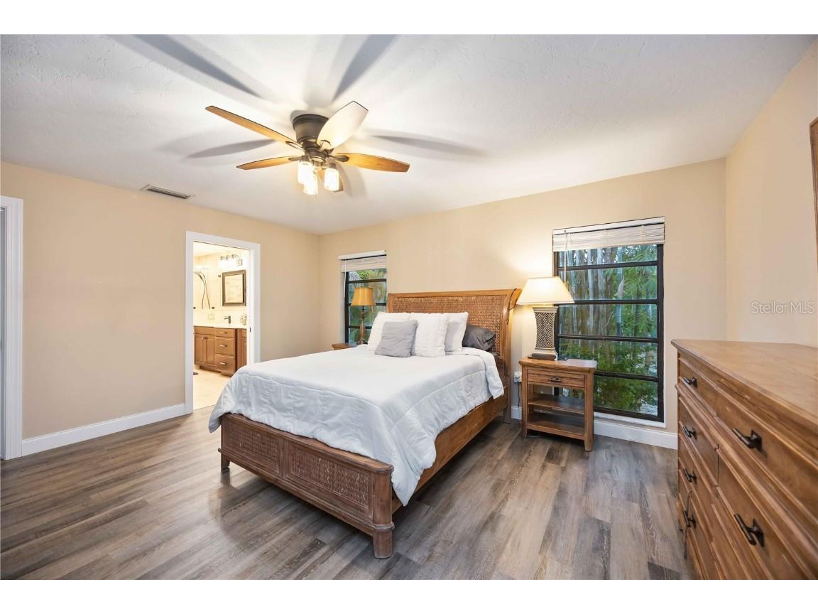 635 Tropical Circle Sarasota FL 34242 A4668594 image18