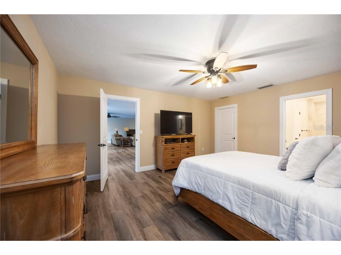 635 Tropical Circle Sarasota FL 34242 A4668594 image19