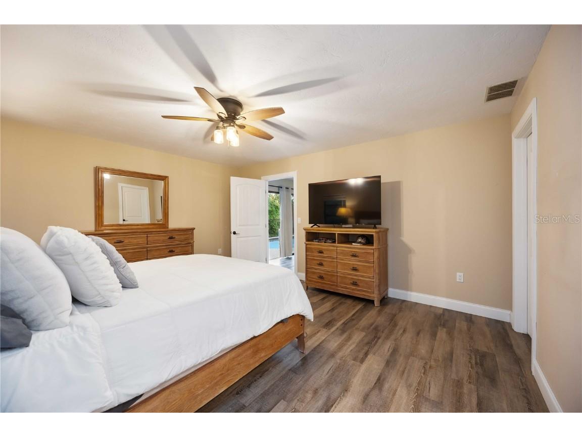 635 Tropical Circle Sarasota FL 34242 A4668594 image20