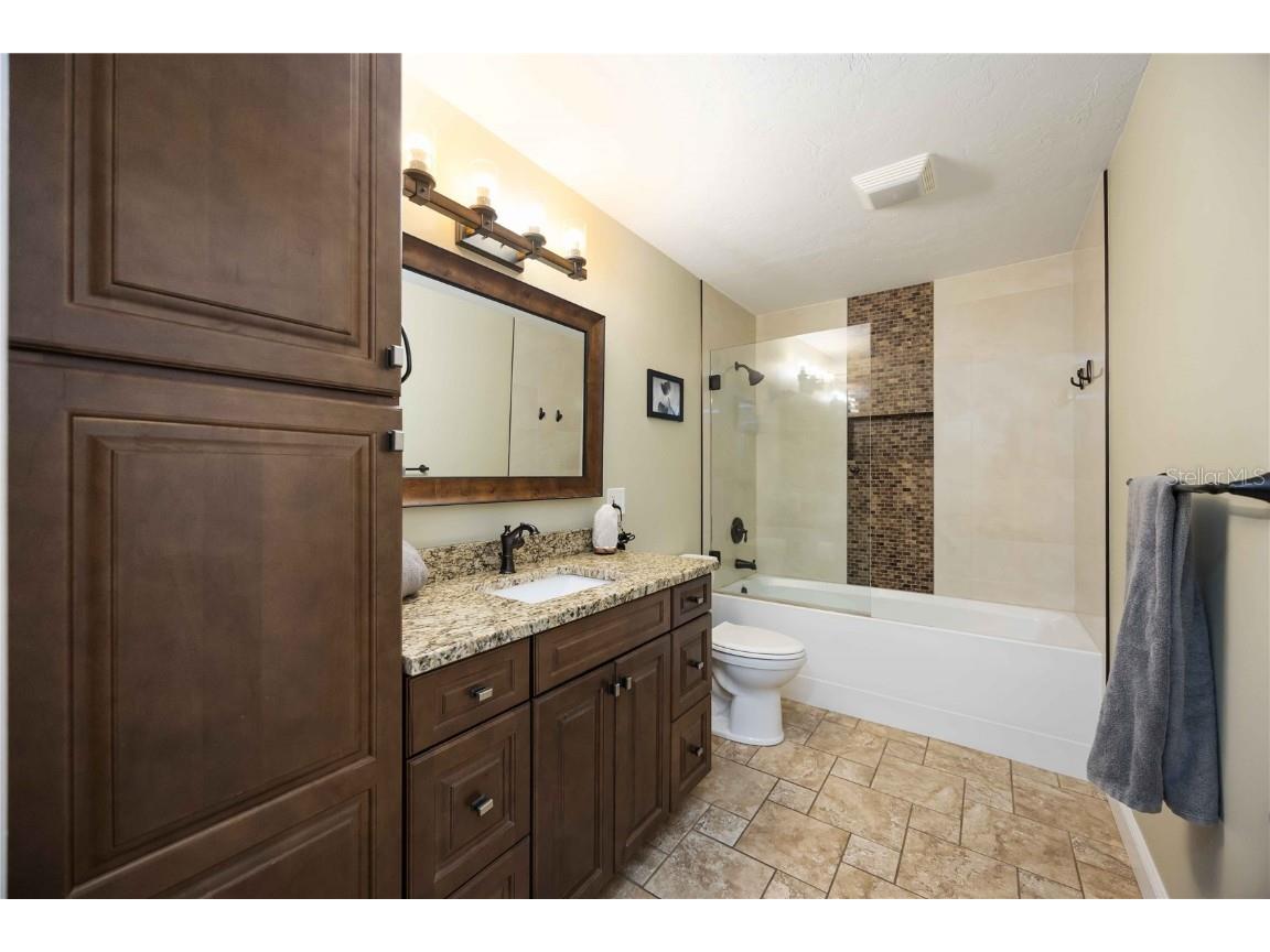 635 Tropical Circle Sarasota FL 34242 A4668594 image21