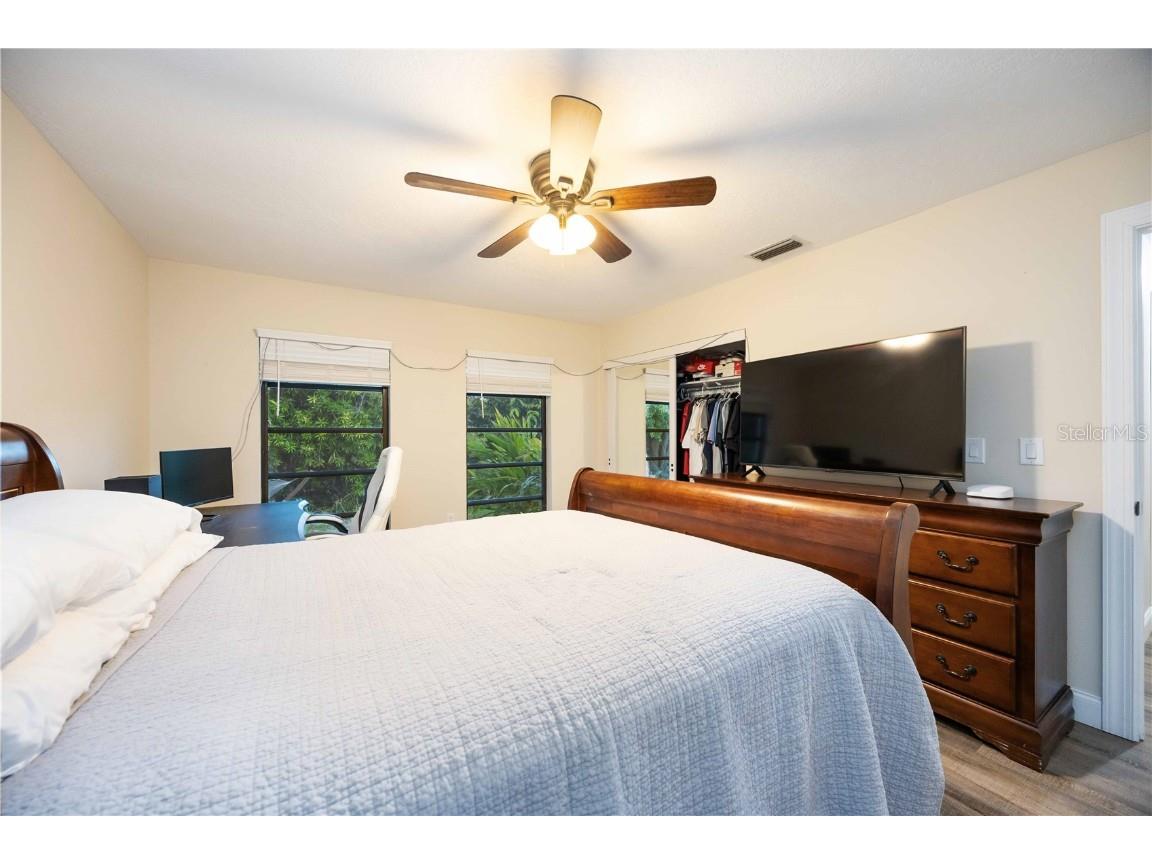 635 Tropical Circle Sarasota FL 34242 A4668594 image29