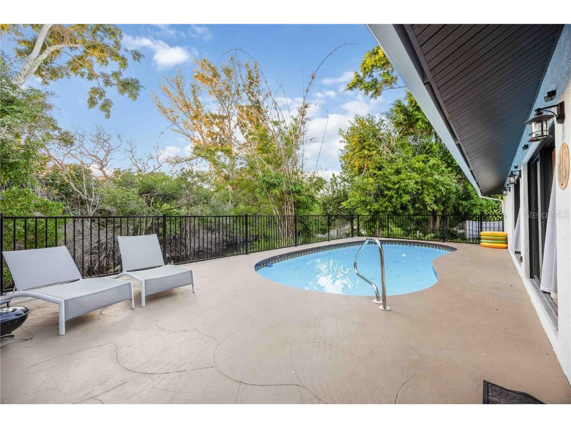 635 Tropical Circle Sarasota FL 34242 A4668594 image31