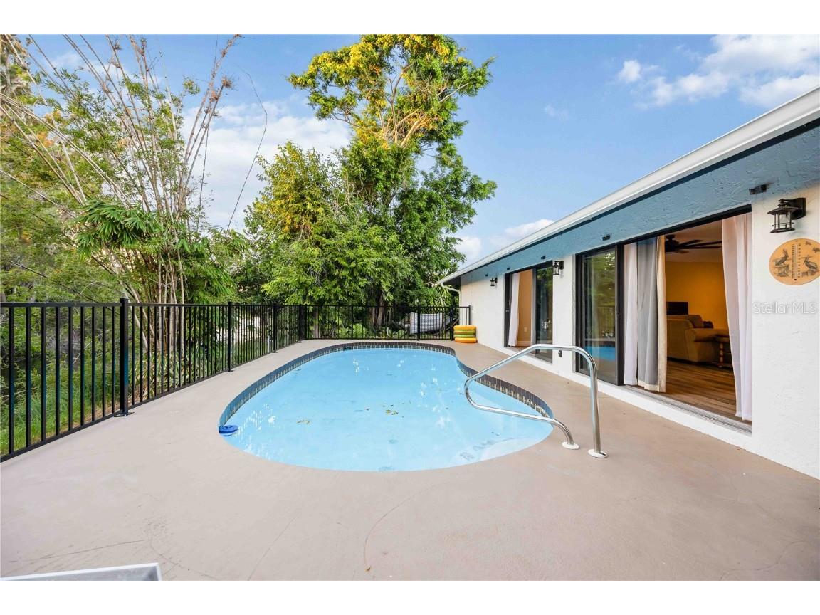 635 Tropical Circle Sarasota FL 34242 A4668594 image32