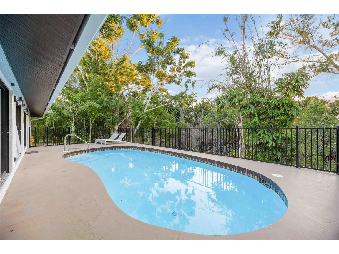 635 Tropical Circle Sarasota FL 34242 A4668594 image33