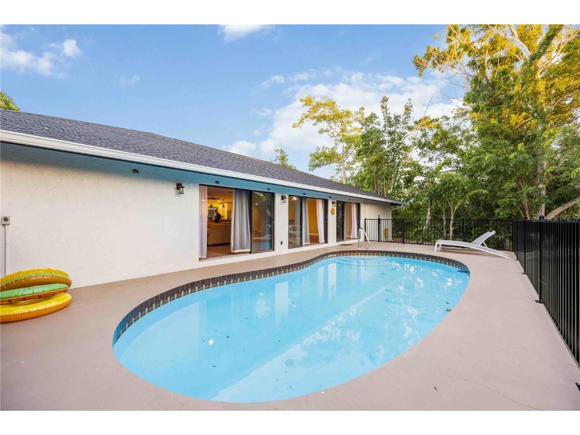 635 Tropical Circle Sarasota FL 34242 A4668594 image34