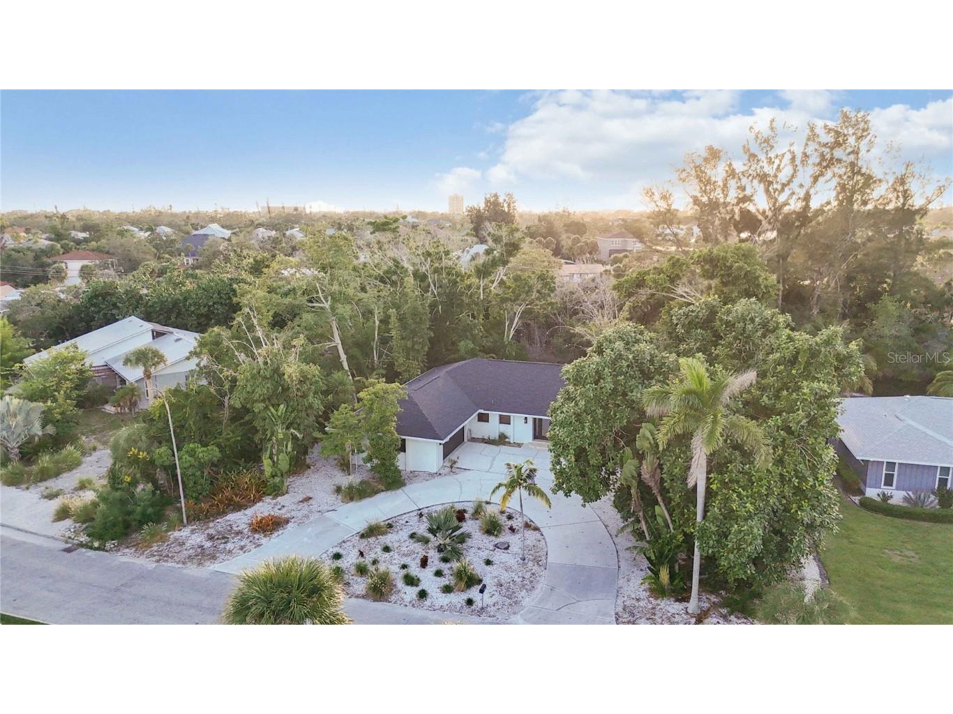 635 Tropical Circle Sarasota FL 34242 A4668594 image35