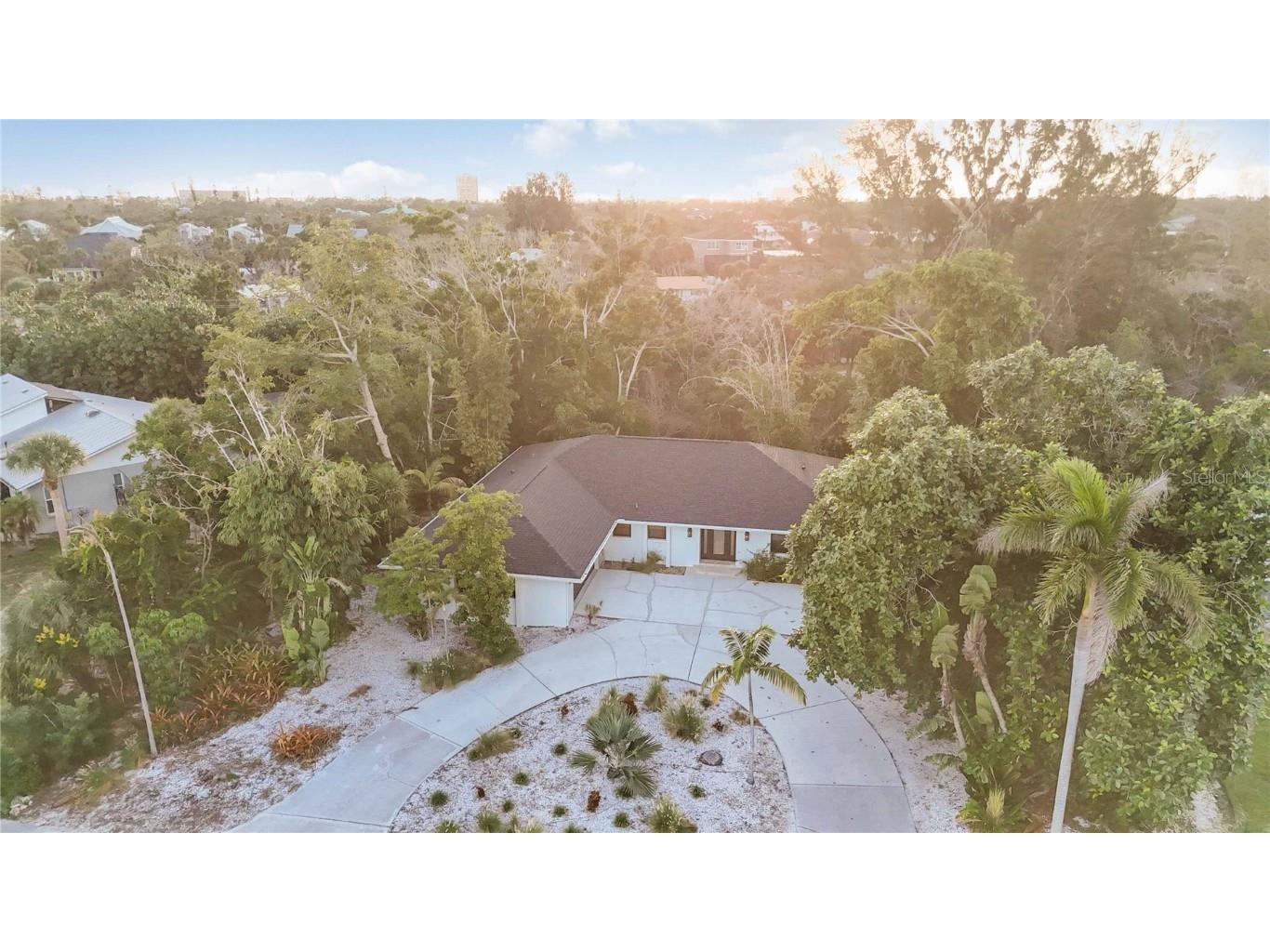 635 Tropical Circle Sarasota FL 34242 A4668594 image38