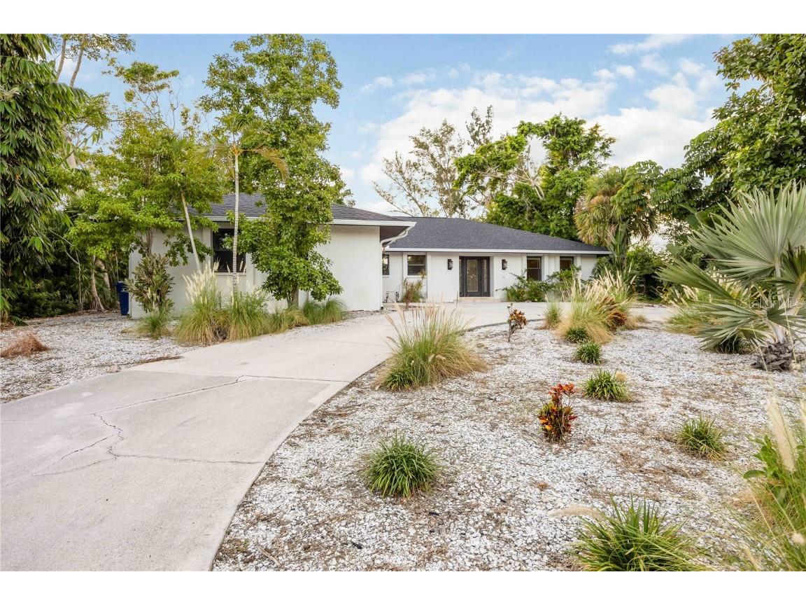 635 Tropical Circle Sarasota FL 34242 A4668594 image5