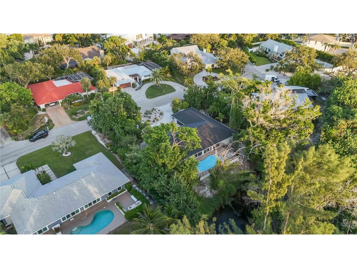 635 Tropical Circle Sarasota FL 34242 A4668594 image54