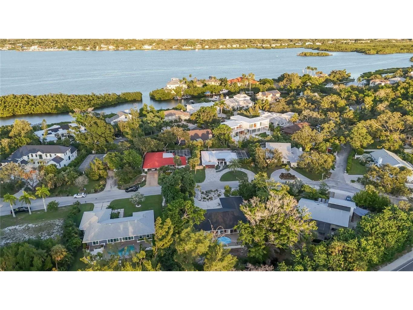 635 Tropical Circle Sarasota FL 34242 A4668594 image56