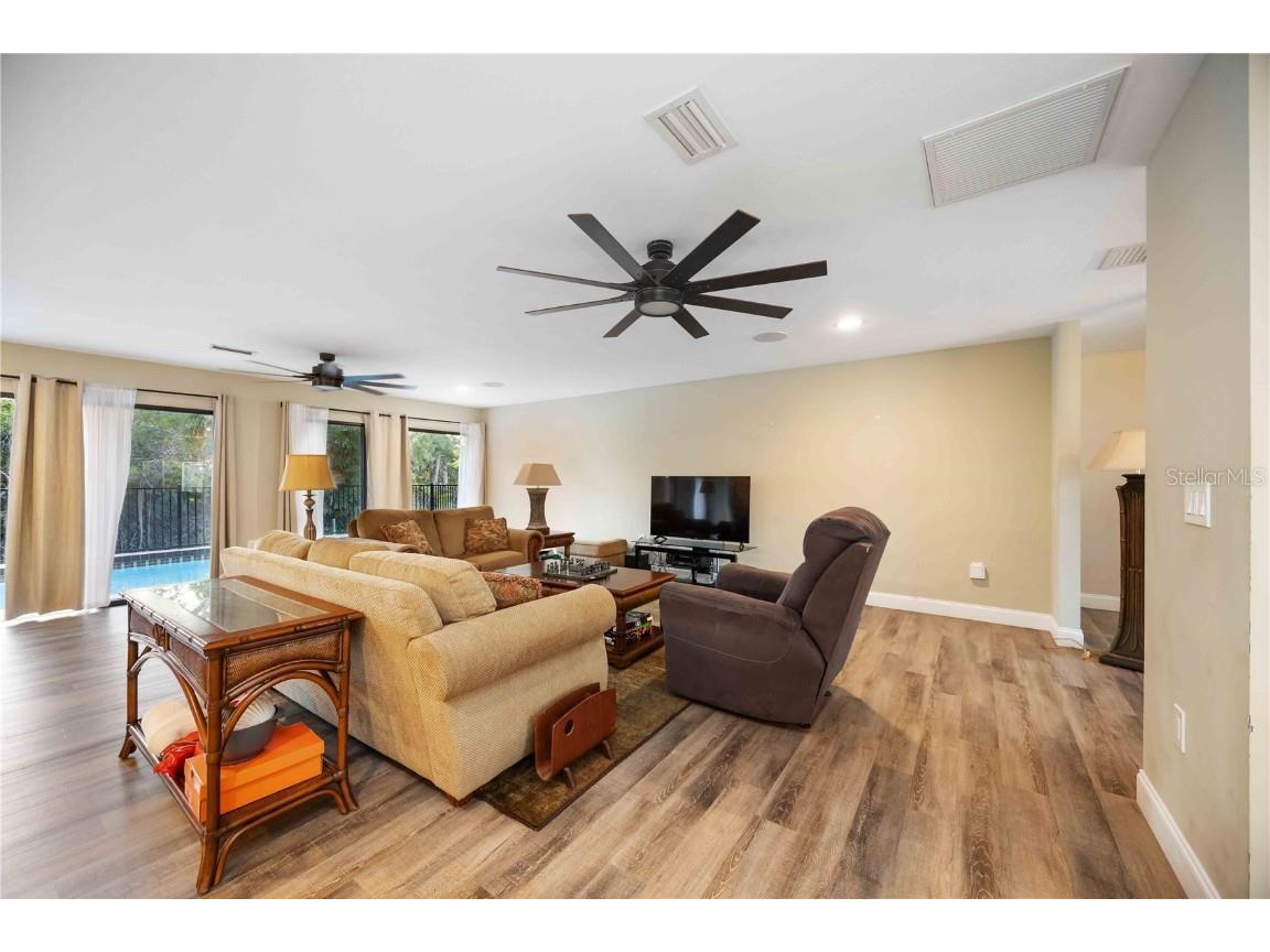 635 Tropical Circle Sarasota FL 34242 A4668594 image8