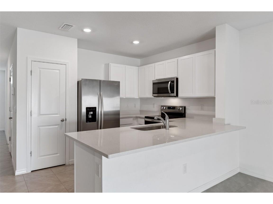 6356 Sophie Oaks Court Tampa FL 33610 O6365570 image8