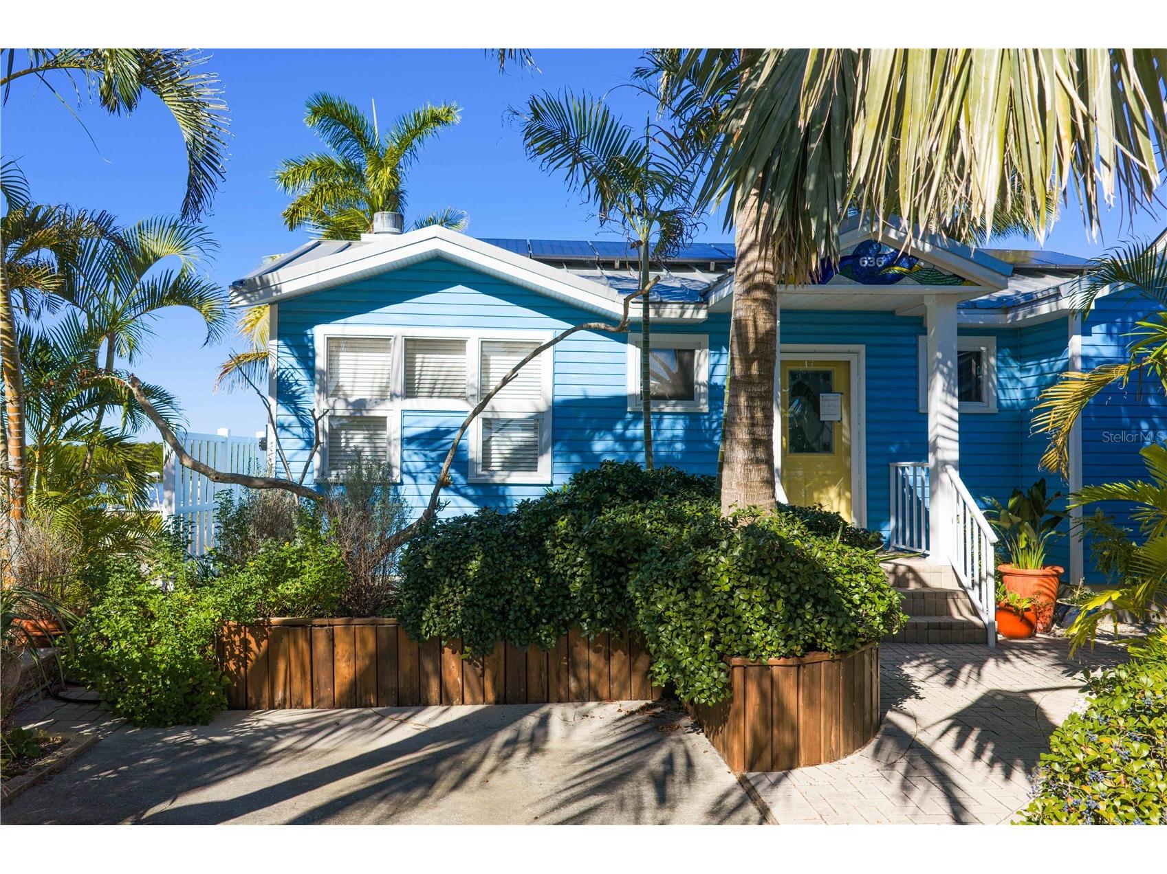 636 182nd Avenue E Redington Shores FL 33708 TB8457647 image1