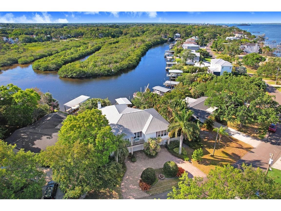 636 Mayo Street N Crystal Beach FL 34681 - HAPPY BAYOU / ST. JOSEPH SOUND U8240215 image1