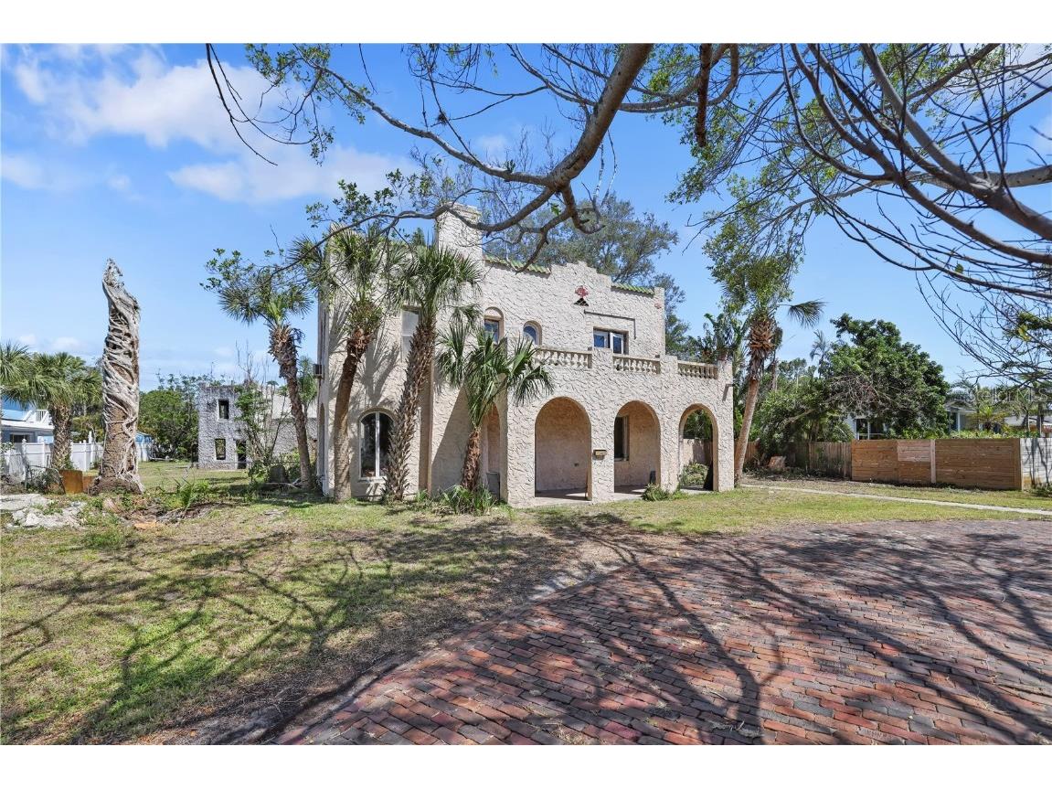 636 Sunset Drive S Saint Petersburg FL 33707 TB8372092 image1