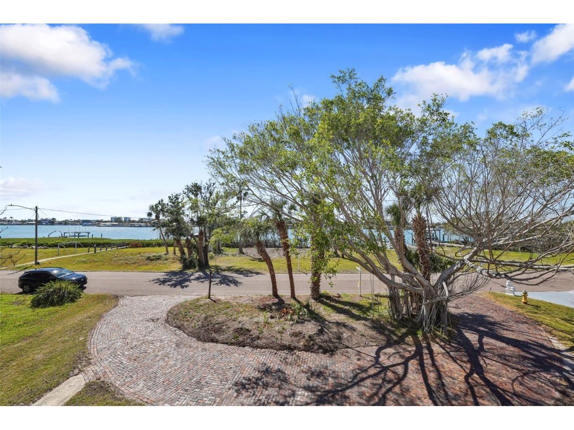 636 Sunset Drive S Saint Petersburg FL 33707 TB8372092 image7