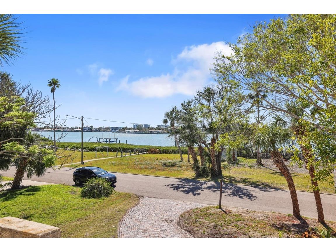 636 Sunset Drive S Saint Petersburg FL 33707 TB8372092 image9