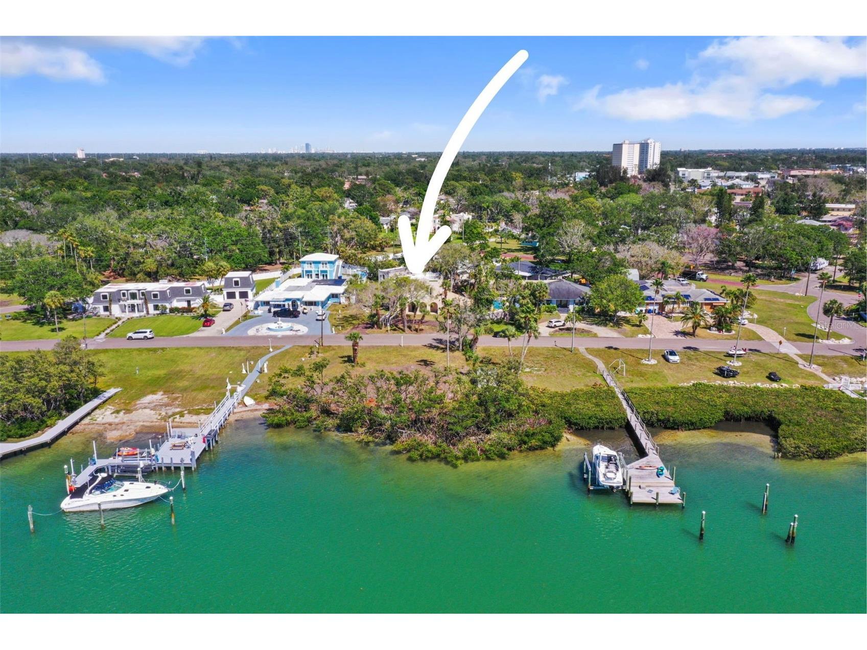 636 Sunset Drive S Saint Petersburg FL 33707 TB8463207 image1