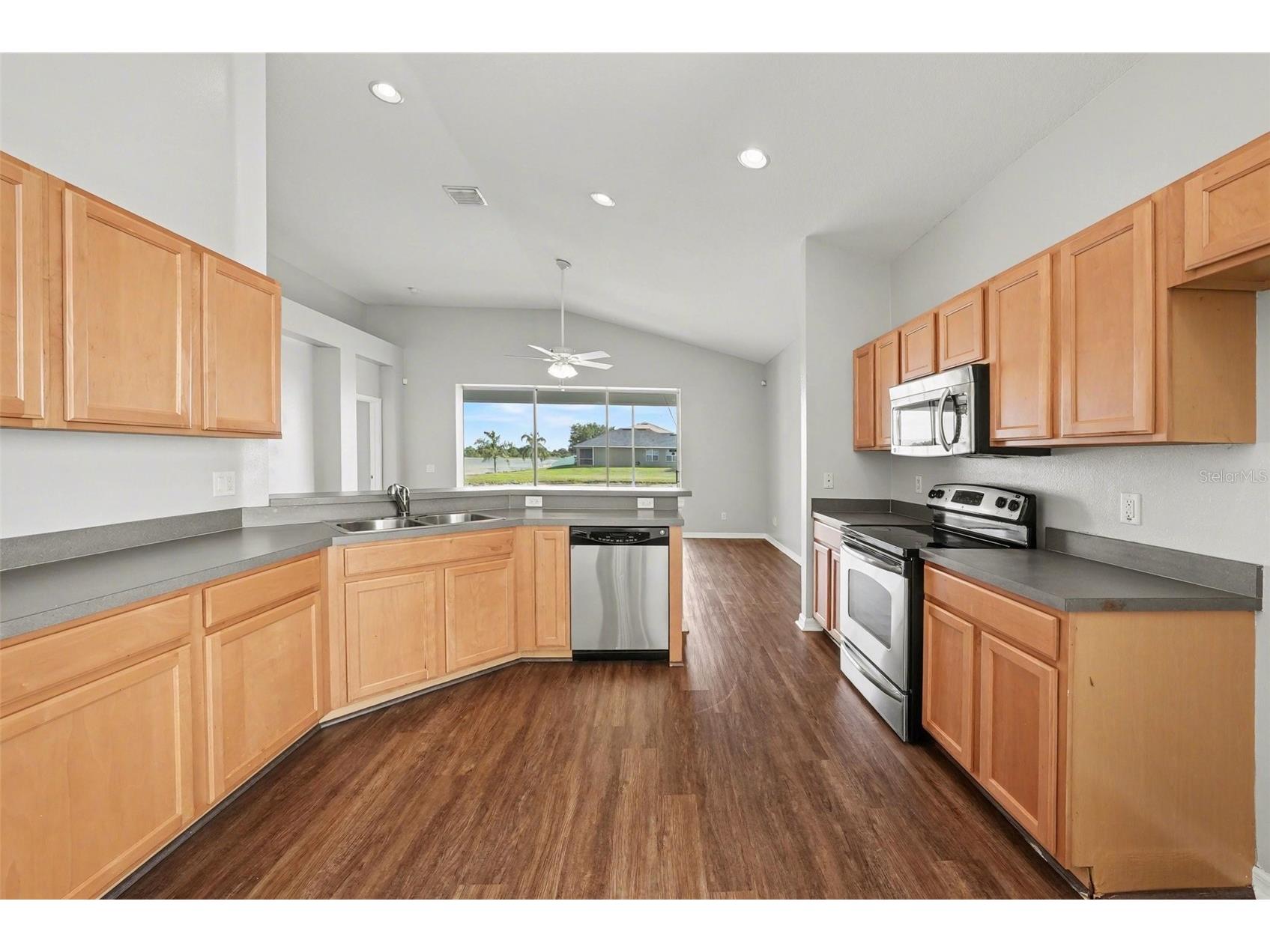 636 Tanana Fall Drive Ruskin FL 33570 TB8498403 image12