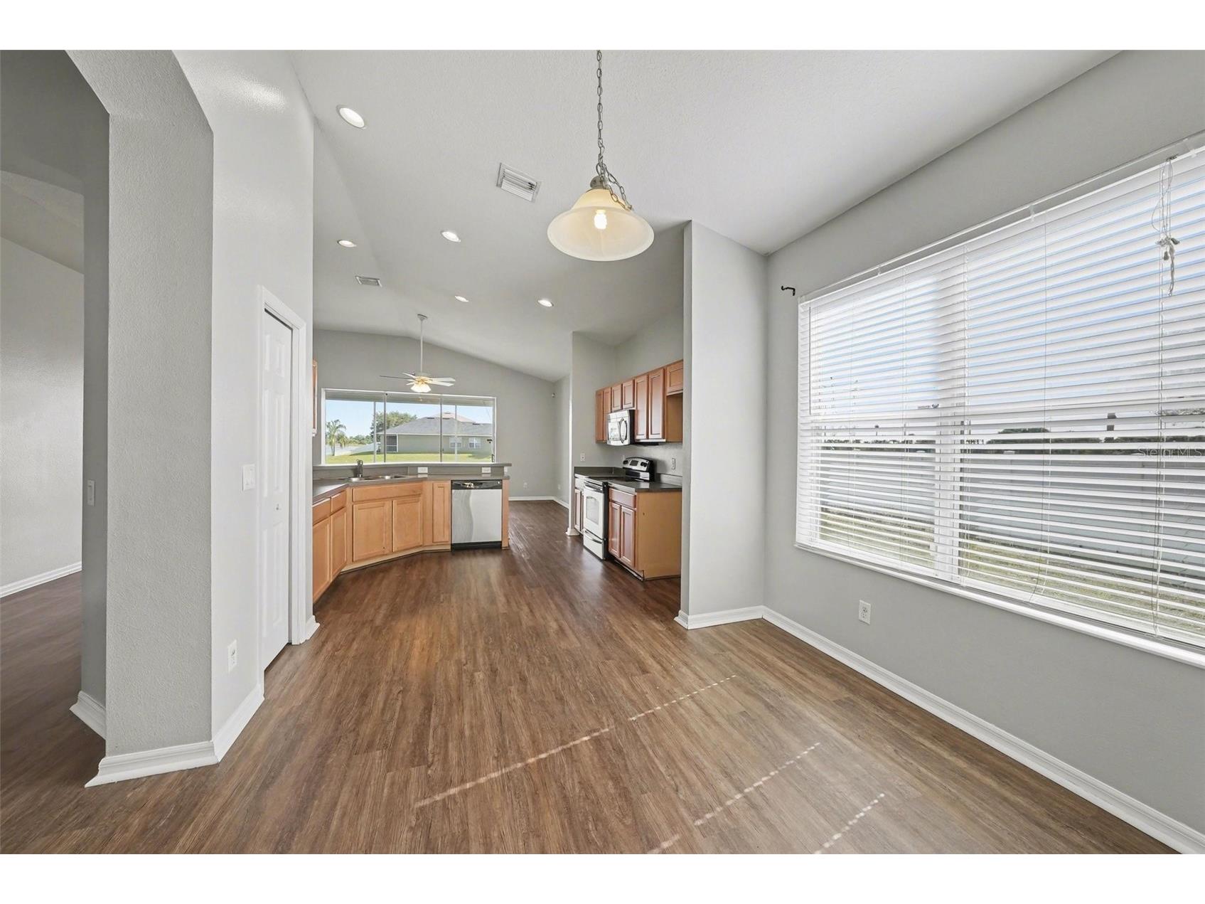 636 Tanana Fall Drive Ruskin FL 33570 TB8498403 image2