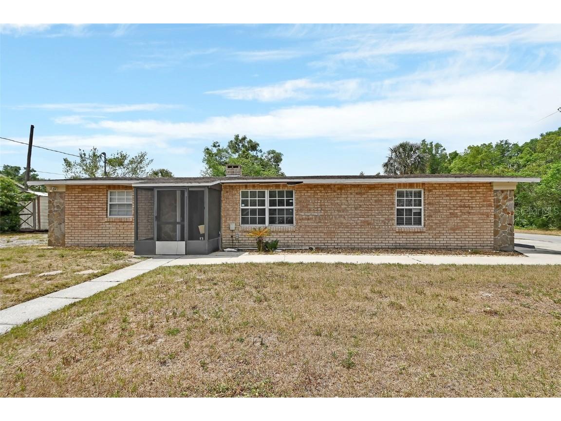 636 W Mathis Street Deland FL 32720 V4942445 image1