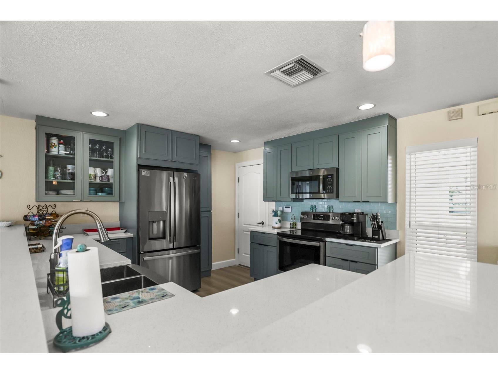 6360 2nd Palm Point Saint Petersburg FL 33706 TB8532094 image12