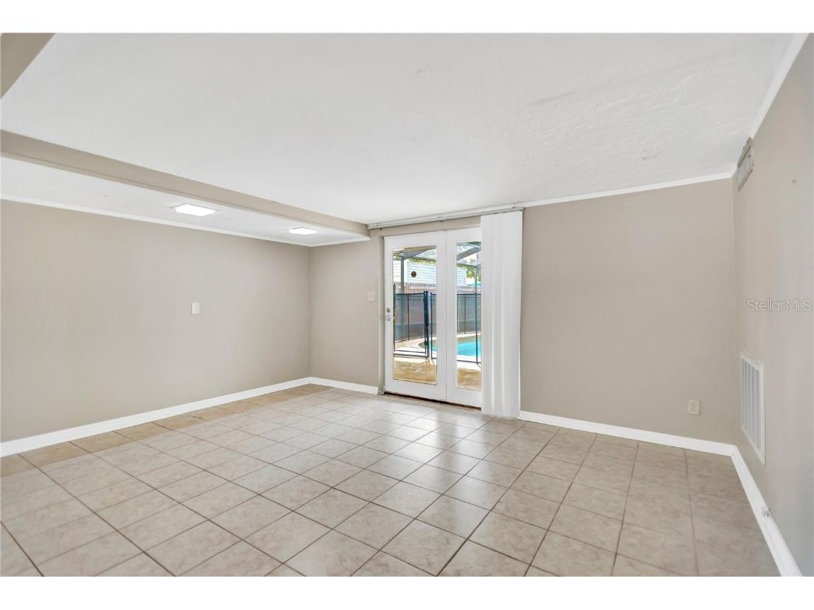 6360 34th Avenue N Saint Petersburg FL 33710 TB8427006 image9