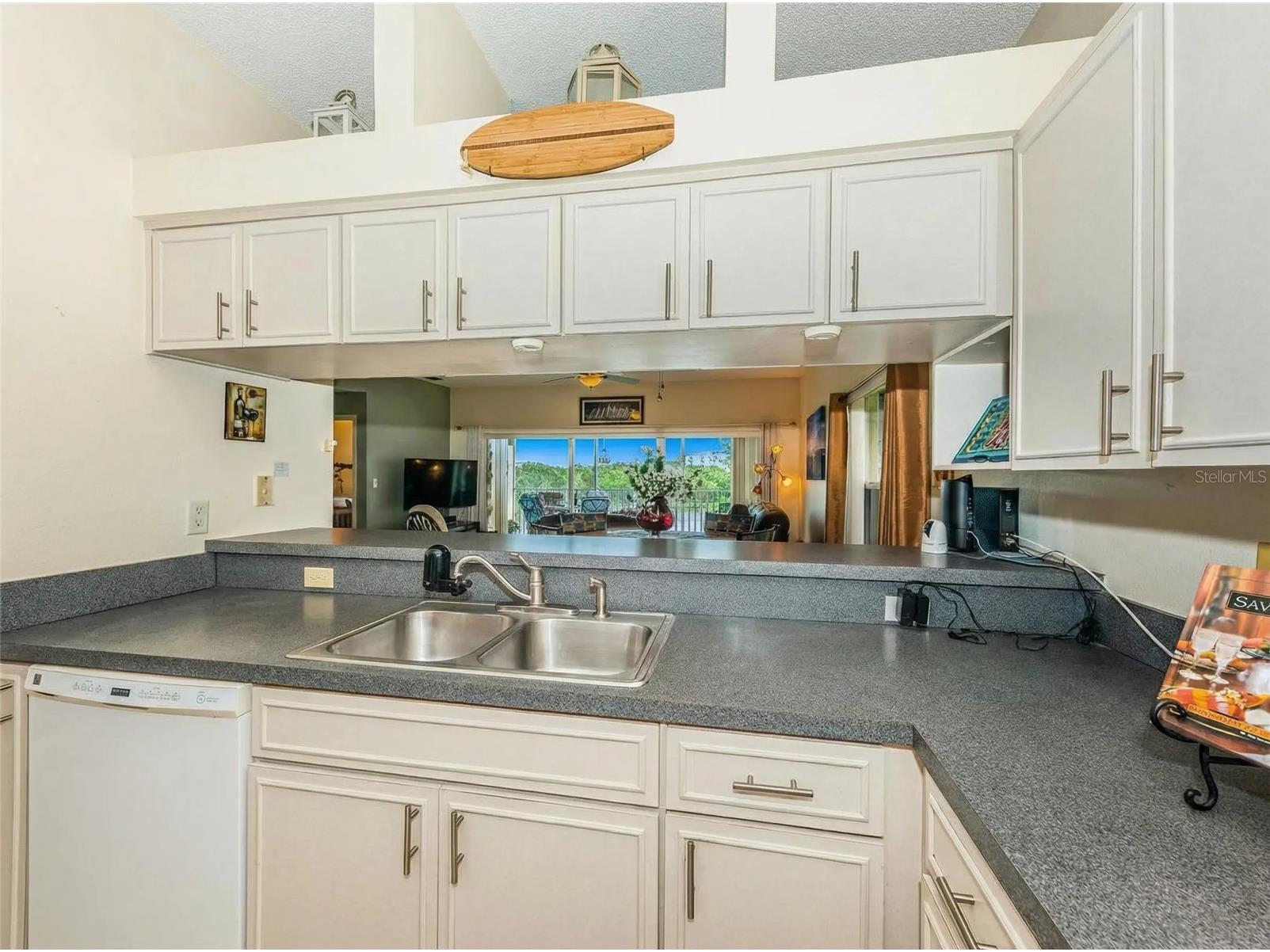 6363 99th Way N #12I Saint Petersburg FL 33708 - SNOWY EGRET LAKE TB8465915 image17