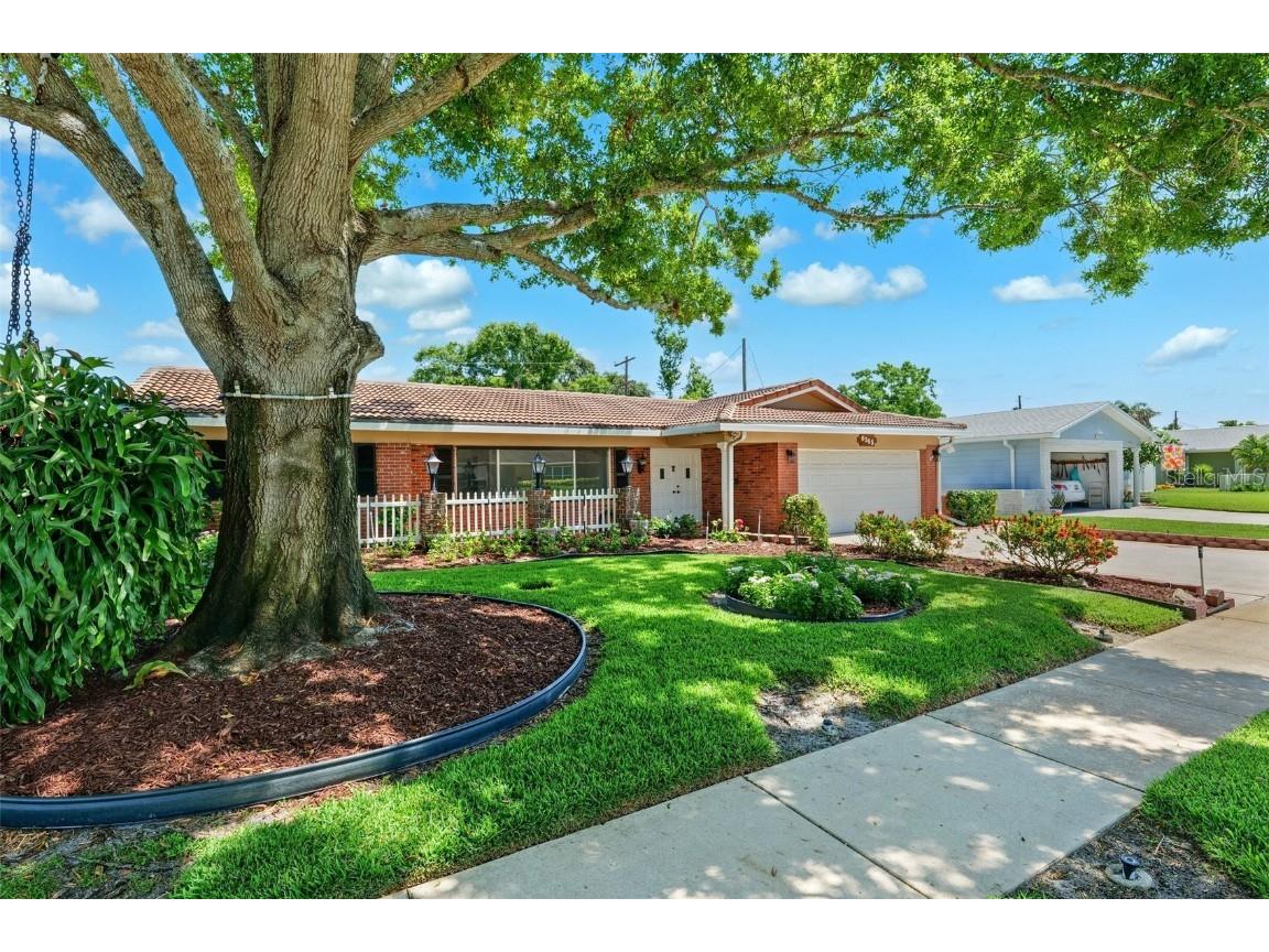 6365 32nd Avenue N Saint Petersburg FL 33710 TB8381881 image1