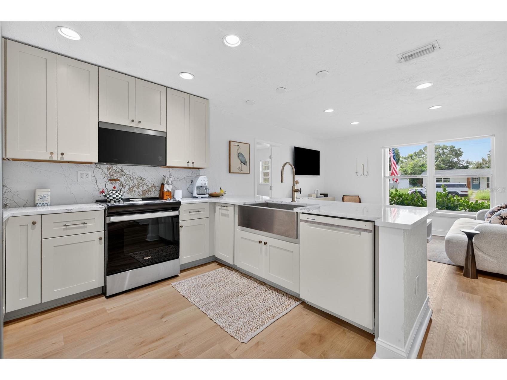 637 41st Avenue NE Saint Petersburg FL 33703 TB8494773 image13