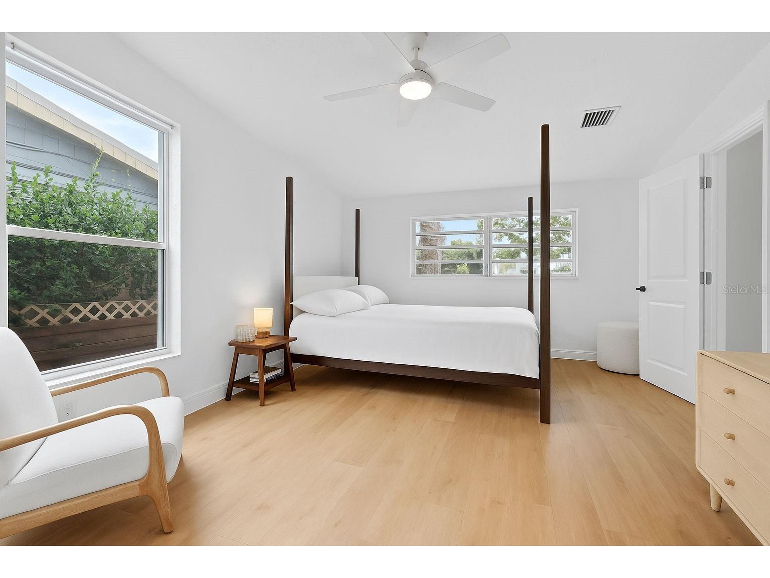 637 41st Avenue NE Saint Petersburg FL 33703 TB8494773 image16