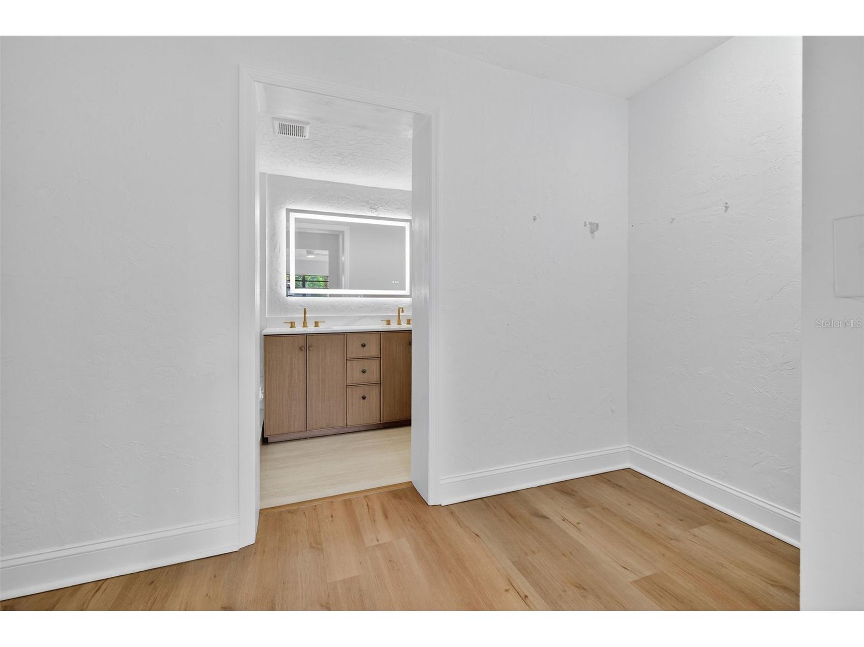 637 41st Avenue NE Saint Petersburg FL 33703 TB8494773 image17