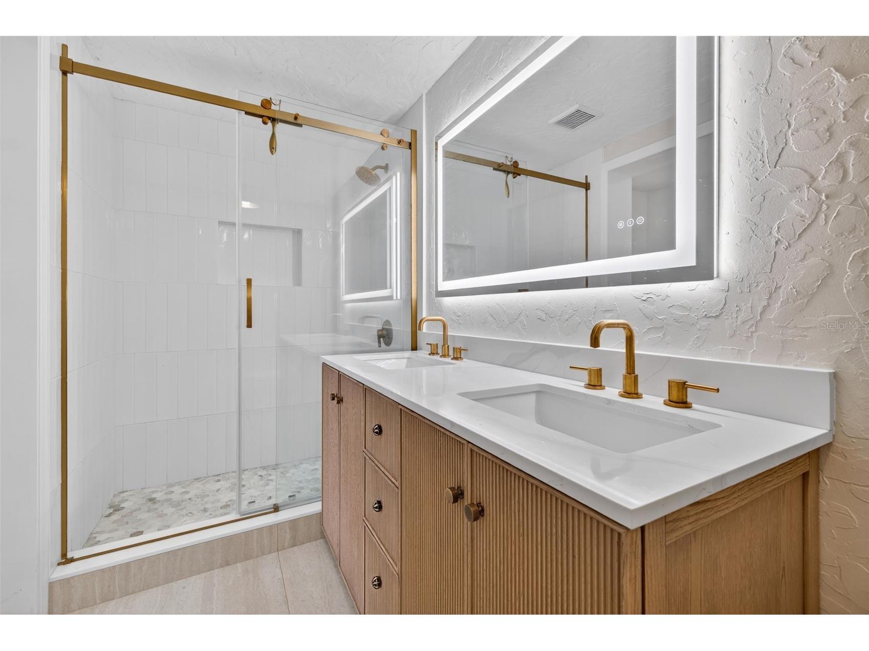 637 41st Avenue NE Saint Petersburg FL 33703 TB8494773 image19