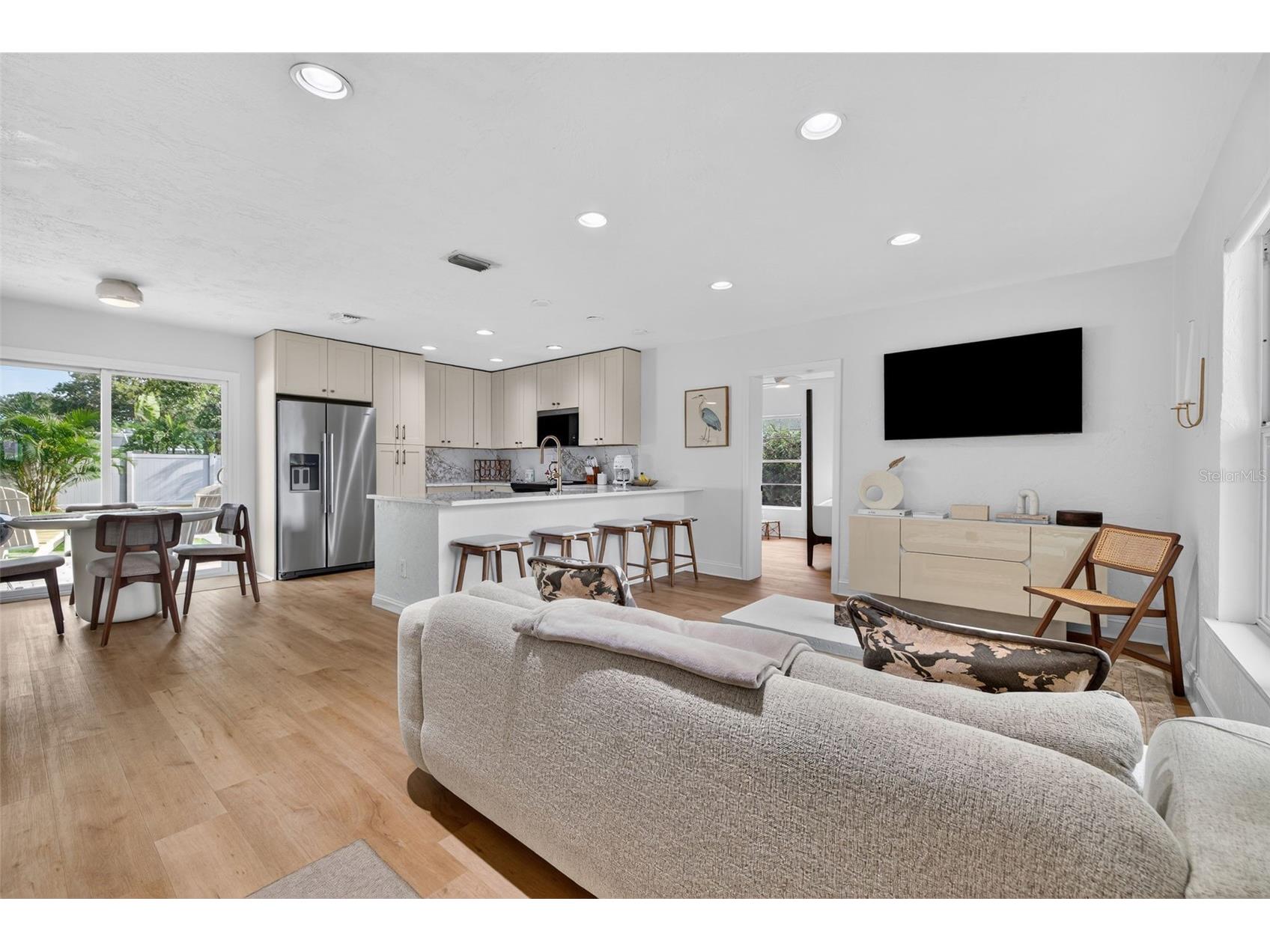 637 41st Avenue NE Saint Petersburg FL 33703 TB8494773 image2