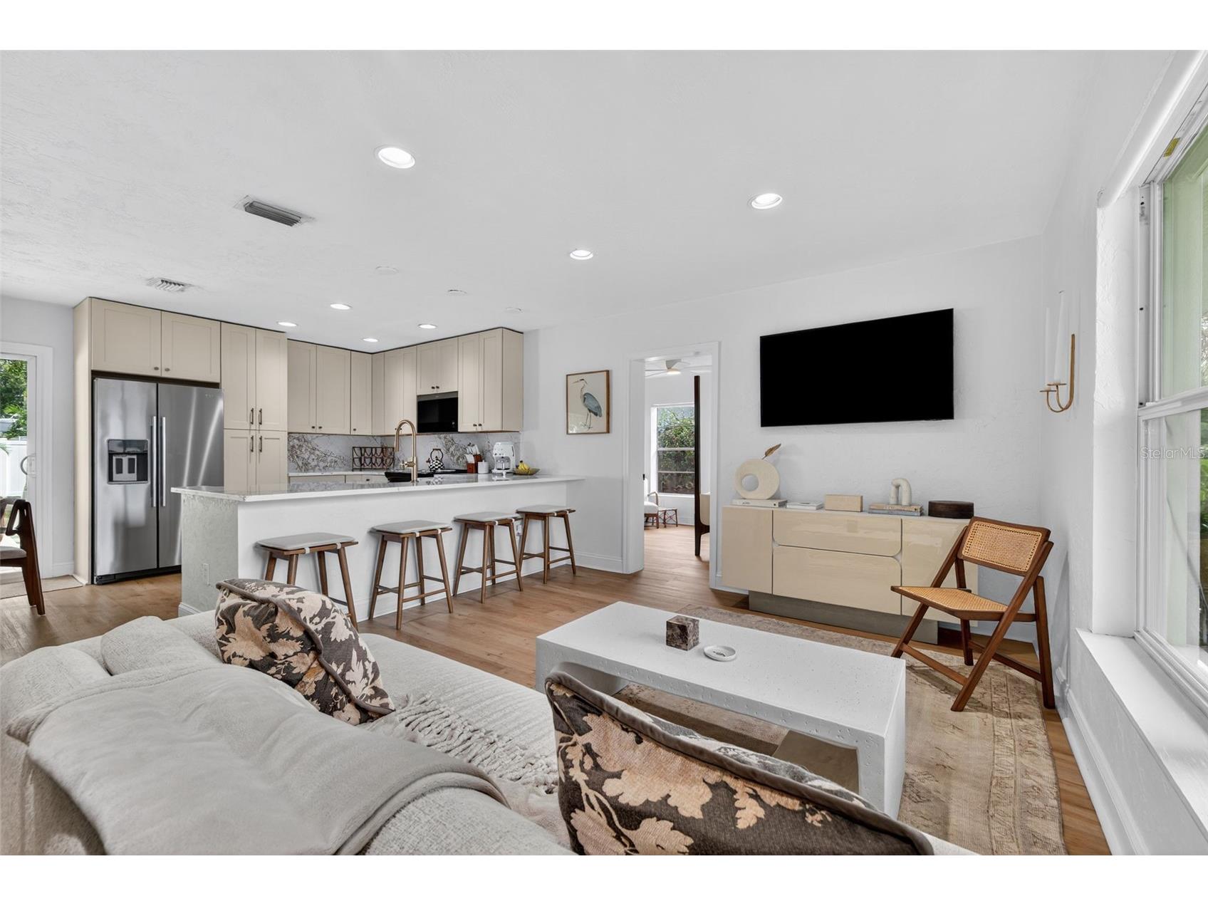 637 41st Avenue NE Saint Petersburg FL 33703 TB8494773 image3